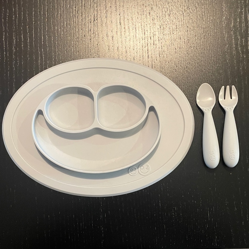 EZPZ light gray feeding set